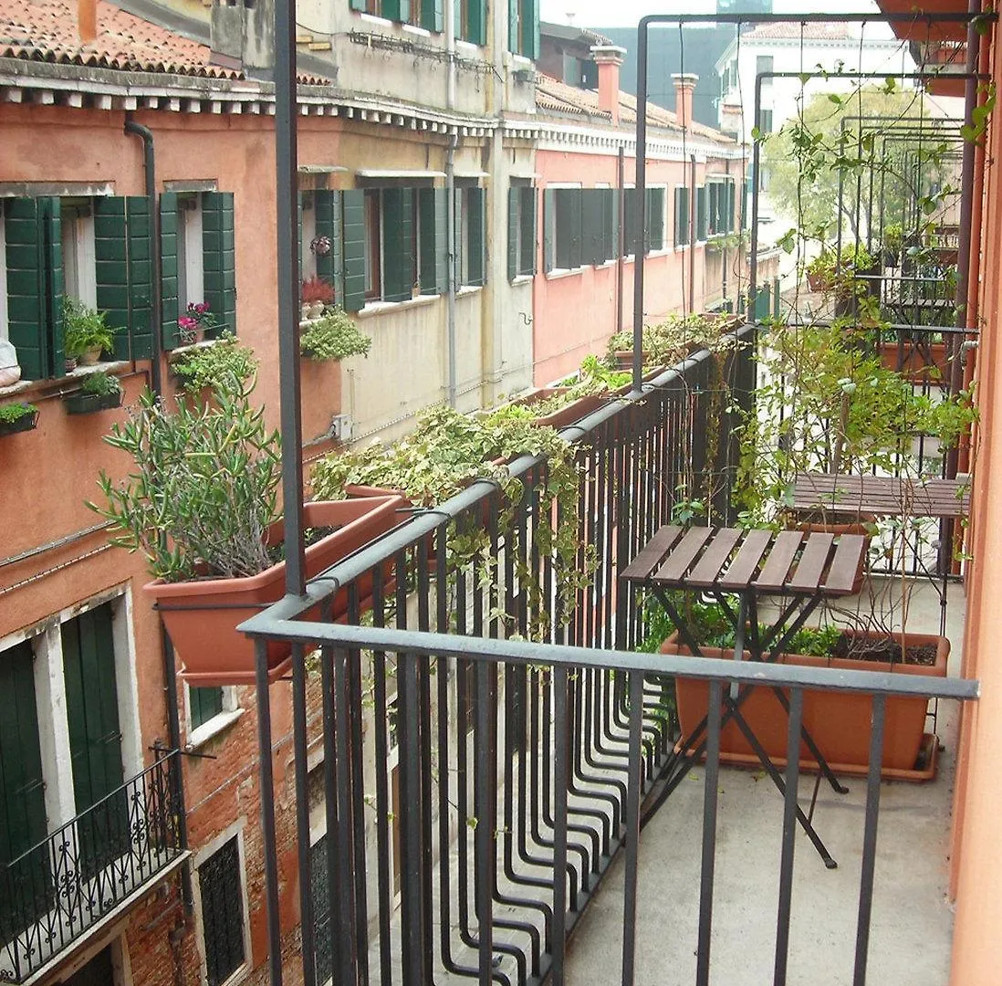 Guesthouse Alloggi Agli Artisti Venice Guest house