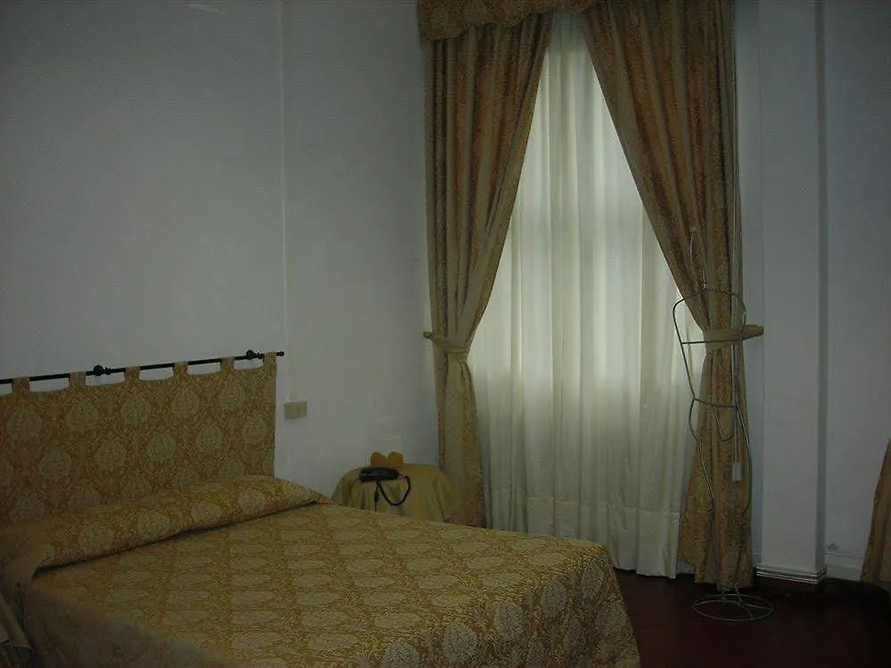 Guesthouse Alloggi Agli Artisti Venice 2*,
