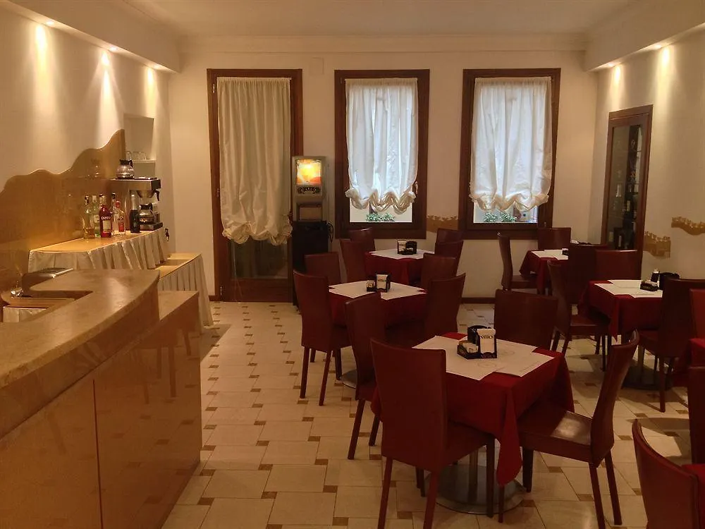 Guesthouse Alloggi Agli Artisti Benátky 2*,  Itálie